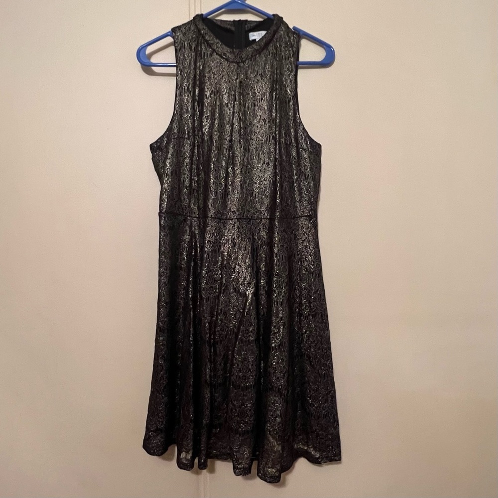 High neck gold and black dress. Zipper in the back.